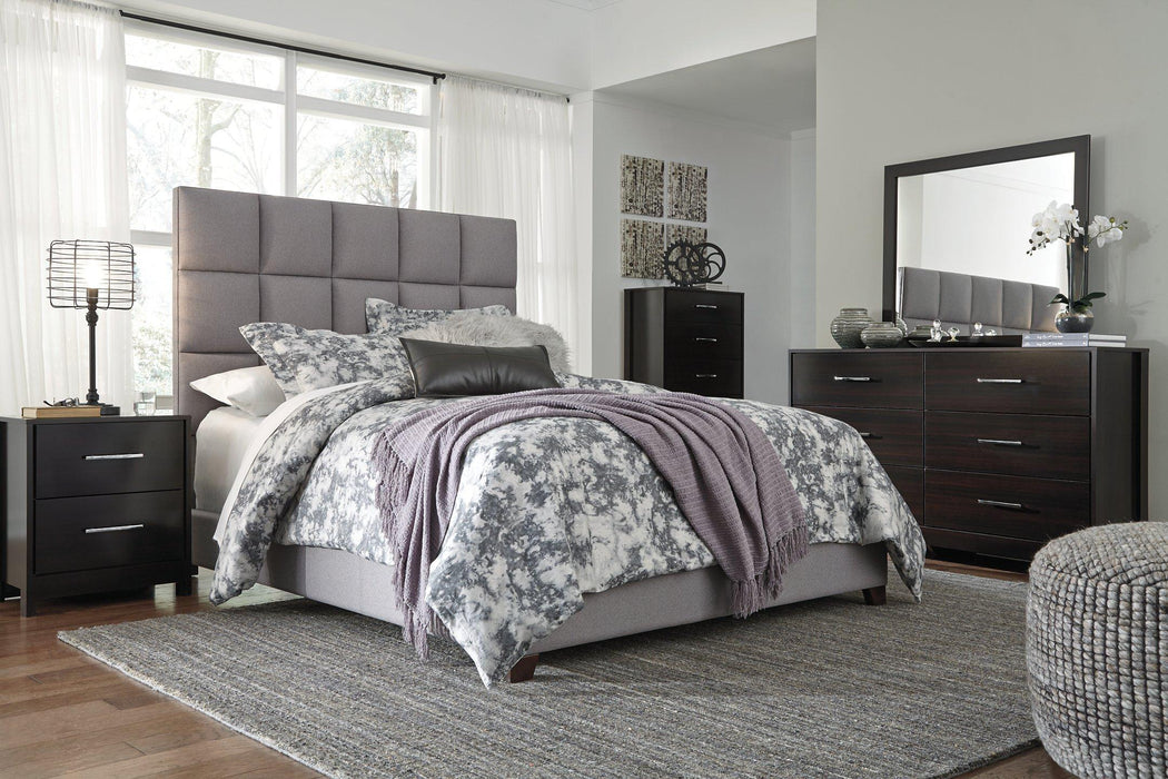 Dolante Upholstered Bed