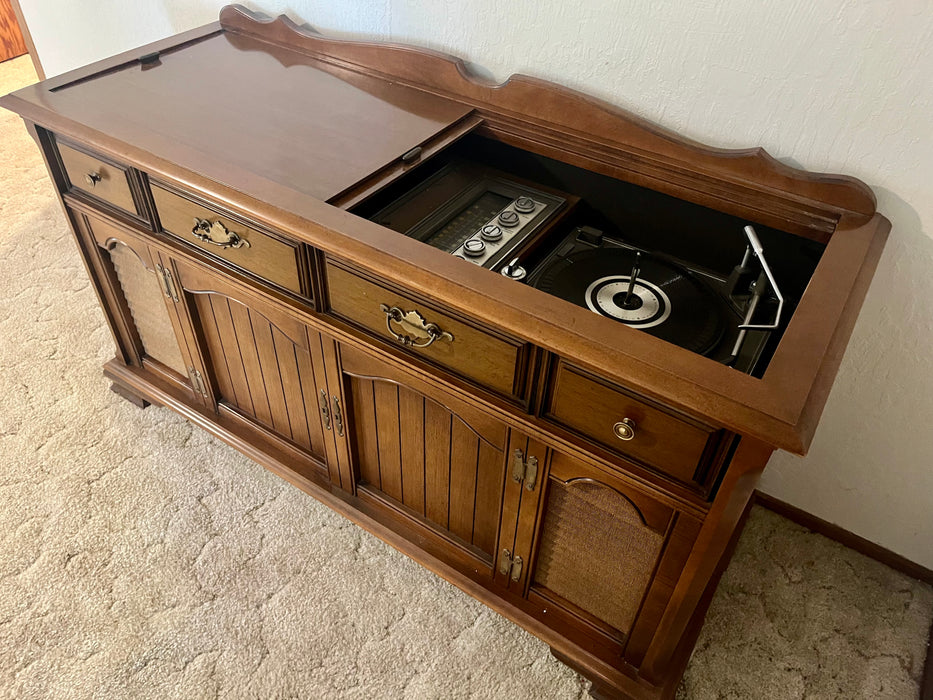 Stereo cabinet with original record player 32700