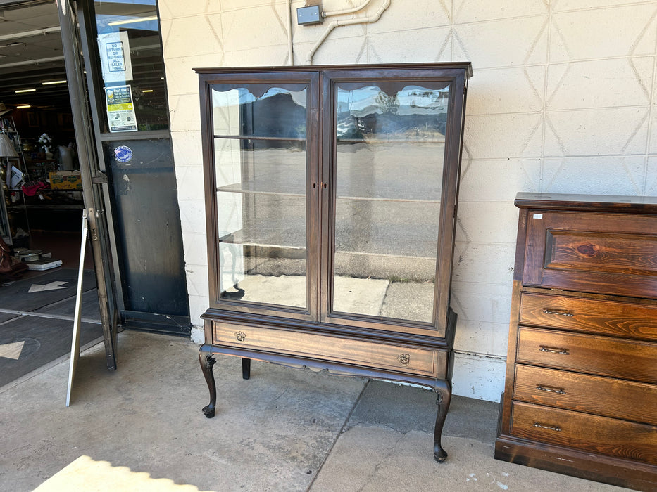 Queen Anne style display curio cabinet/china hutch 34179