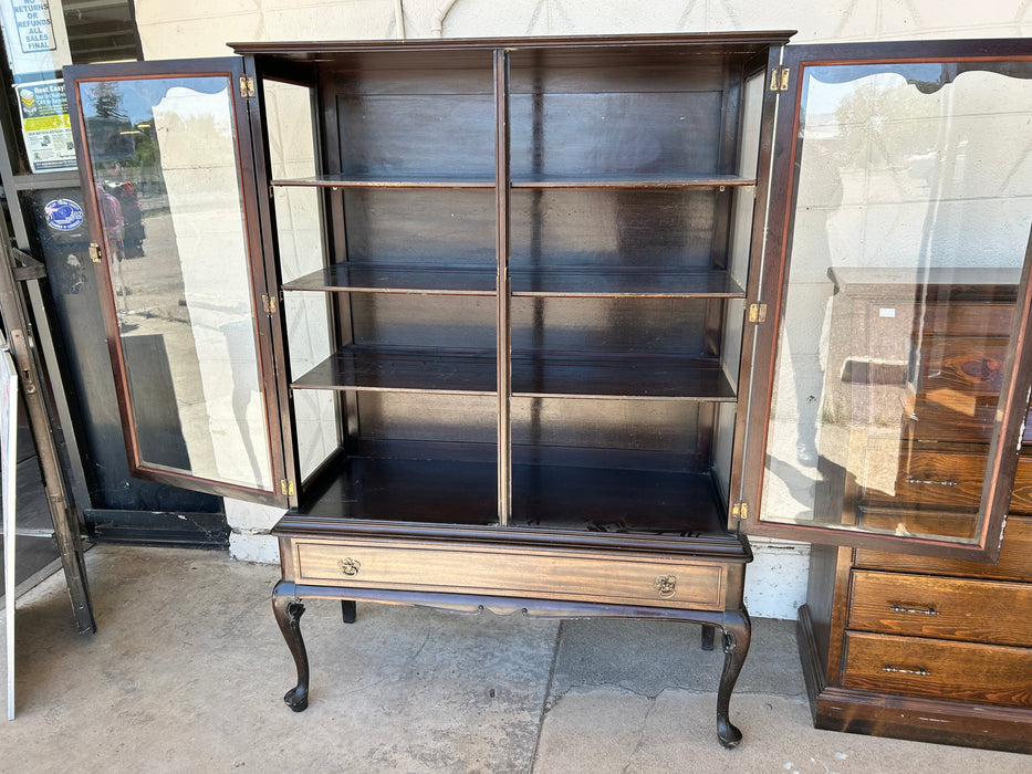 Queen Anne style display curio cabinet/china hutch 34179