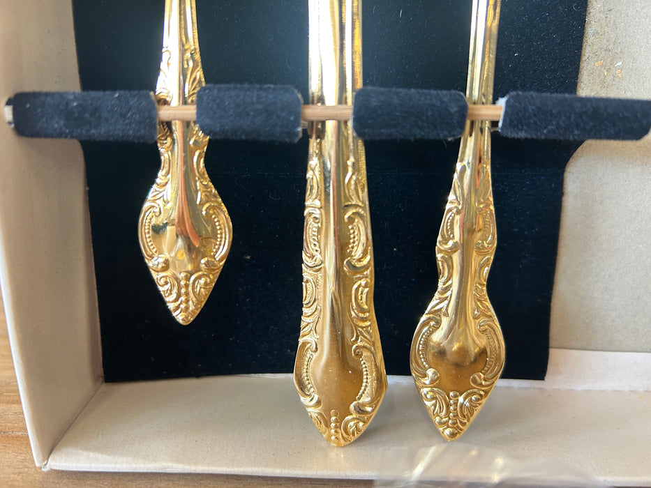 Golden Natchez Rogers by Kenwood 20 piece flatware set 33761