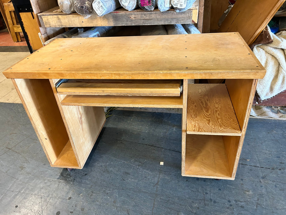 Wood desk on casters 34187