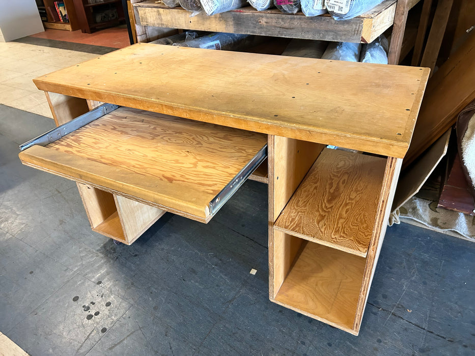 Wood desk on casters 34187