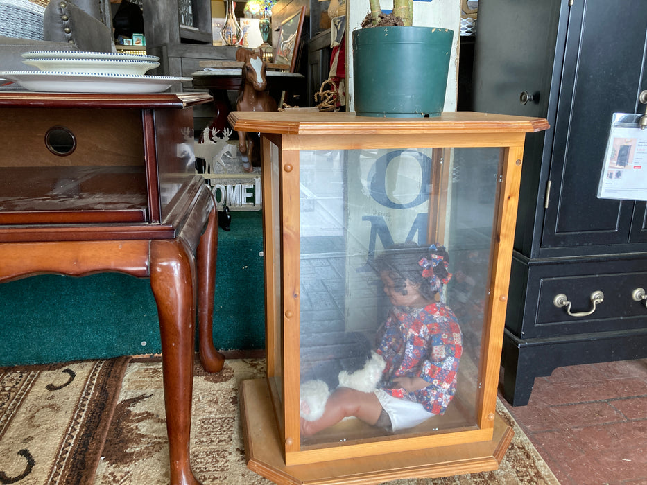 Small doll curio cabinet 30762