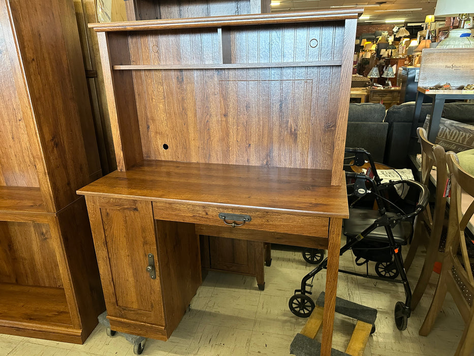 Wood chestnut finish desk with hutch top 32286