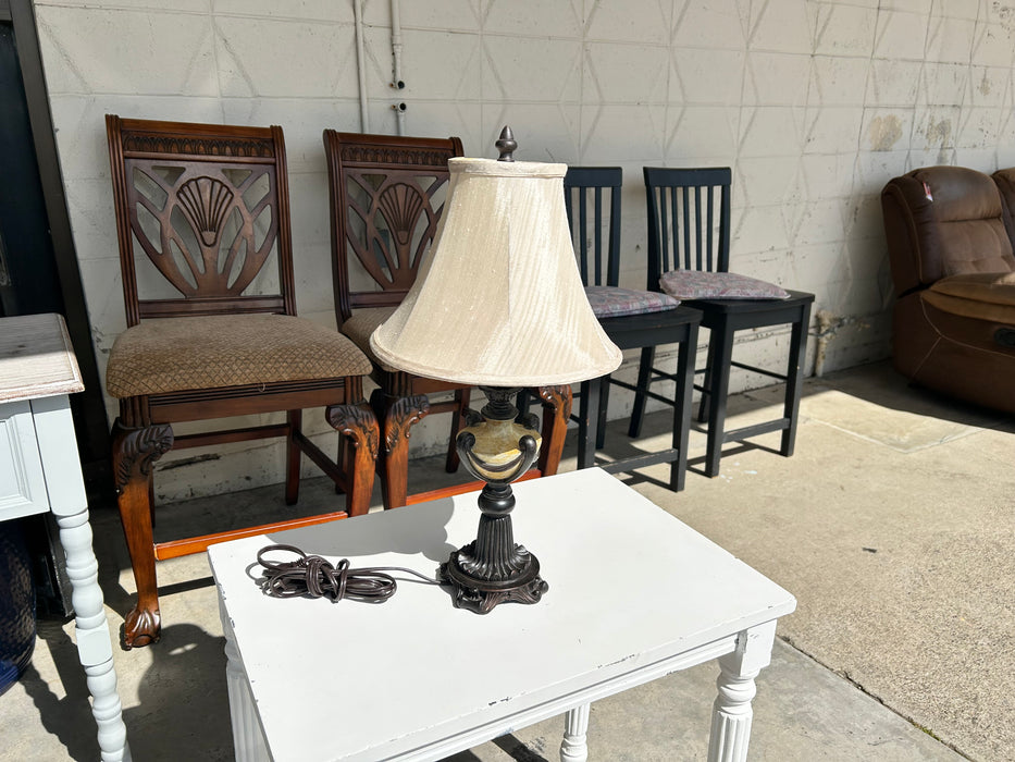 Lamp with shade 33780