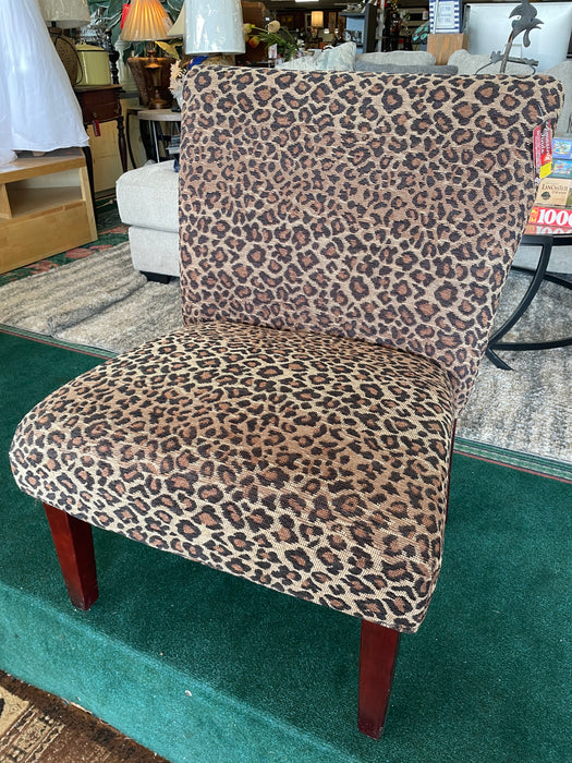 Leopard pattern upholstered accent chair 32331