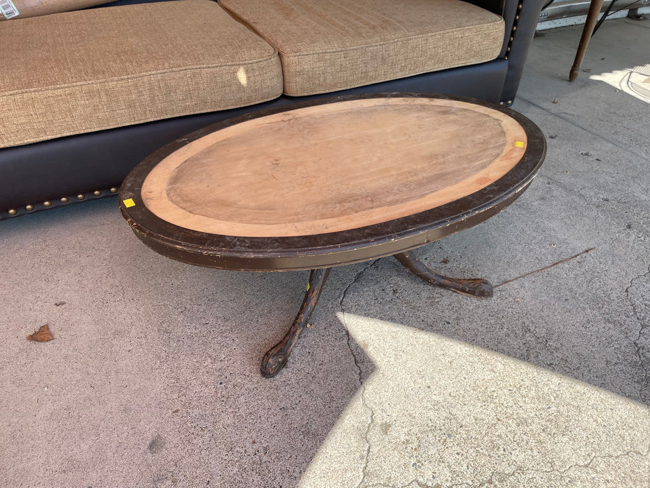 Oval coffee table 32356