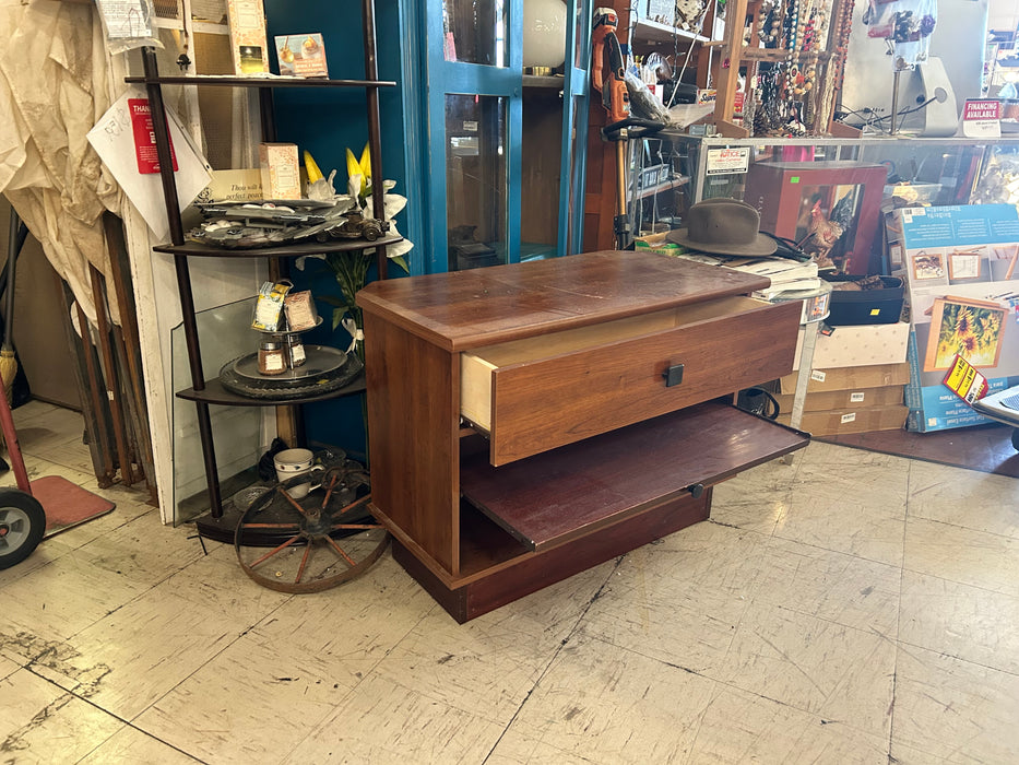 End table or large nightstand or TV stand 1 drawer and 1 pull out shelf 33795