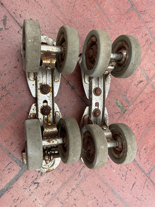 Vintage roller skates 32386