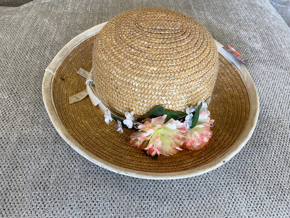 Straw hat with flowers 32372