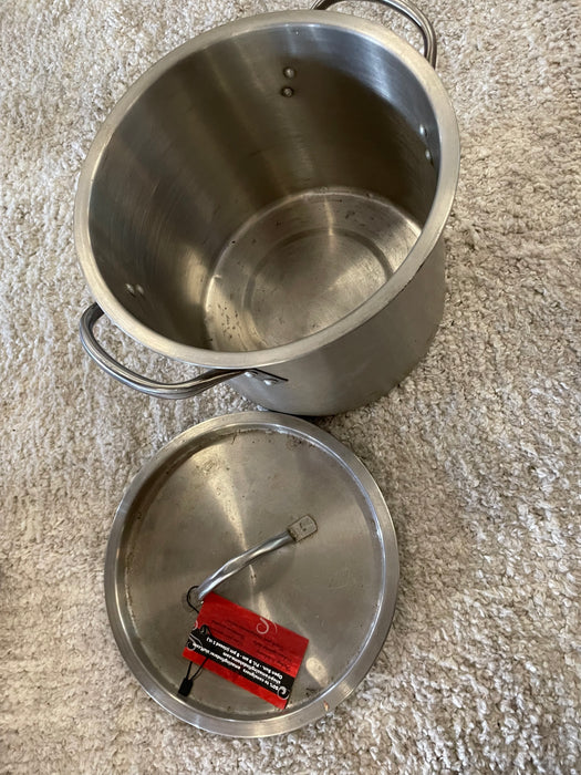 Metal stew pot with lid 32388