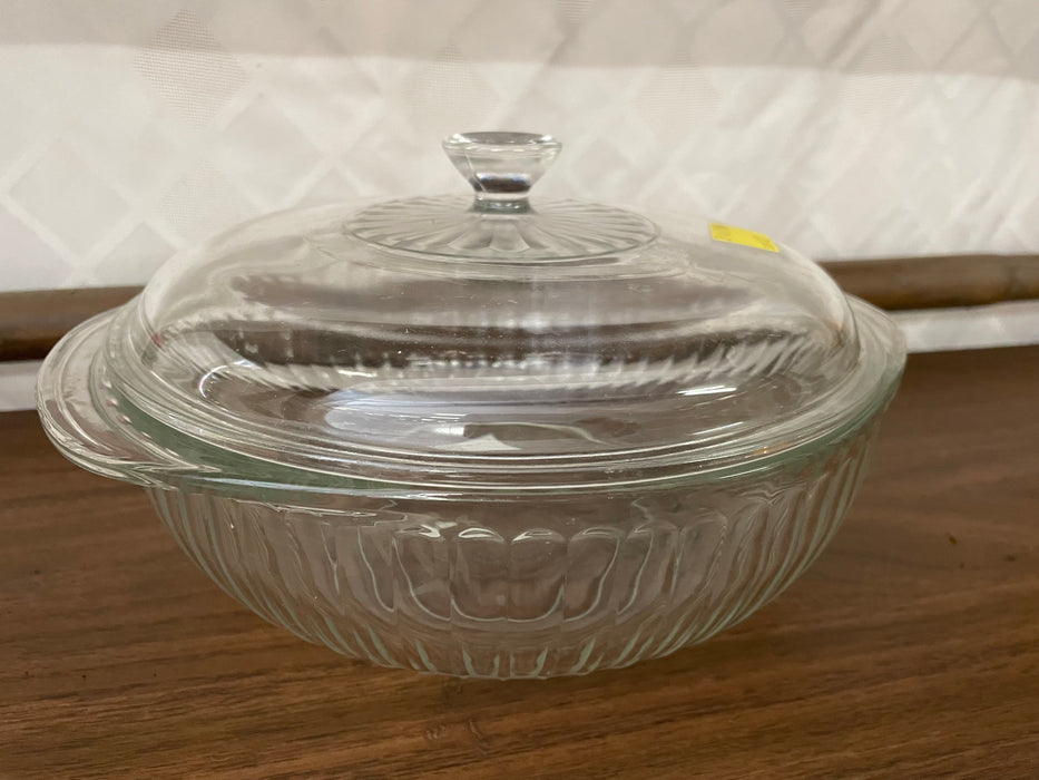 Ribbed clear glass round casserole Pyrex dish with lid 32406
