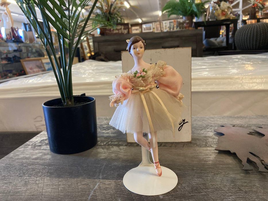Porcelain ballerina 32446