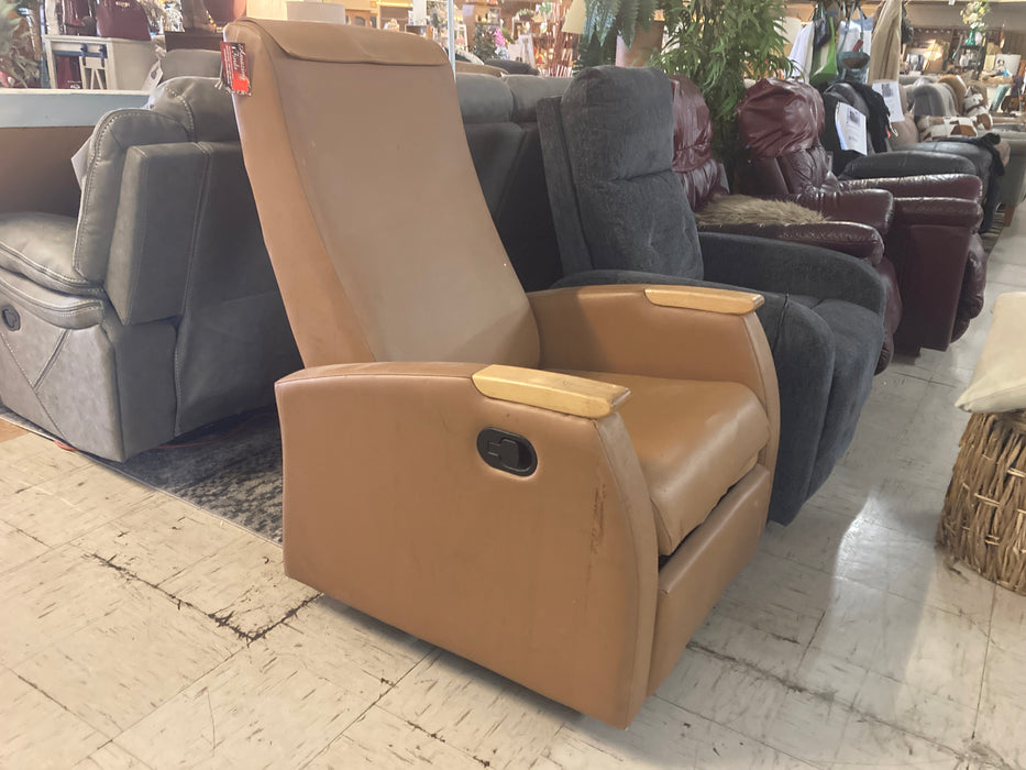 Tan reclining chair recliner 31224