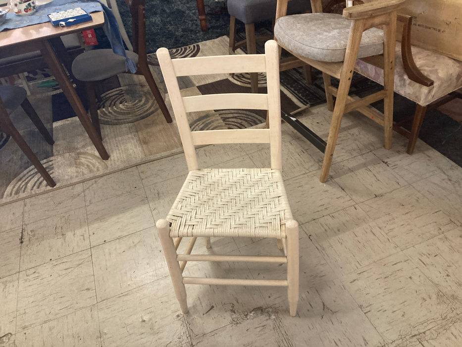 White wicker kitchen or dining chair 31229