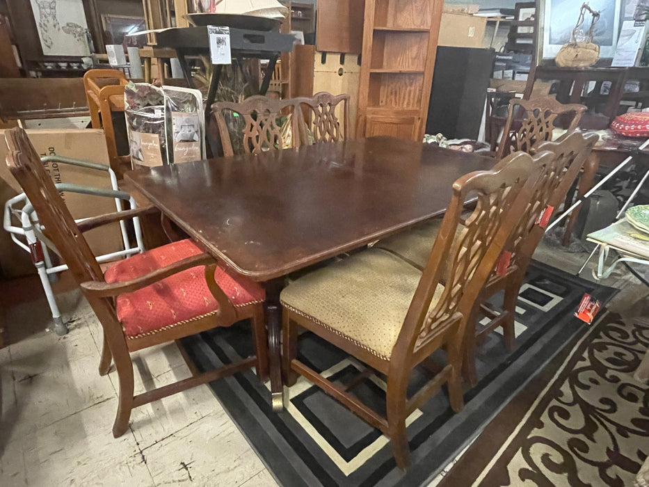 Duncan Phyfe style mahogany finish wood kitchen or dining table with 6 chairs 32777