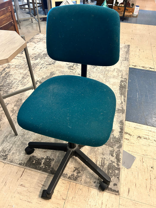 Green upholstered office desk chair 34017