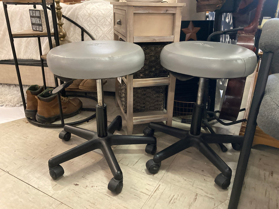 Gray stools on casters 31691