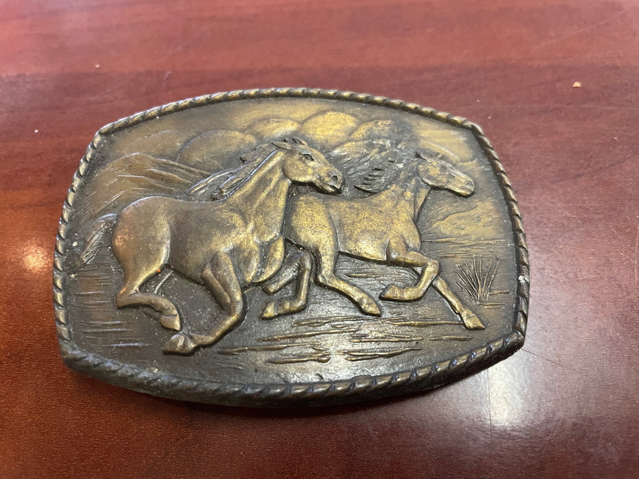 Vintage gold tone running horses belt buckle 31713