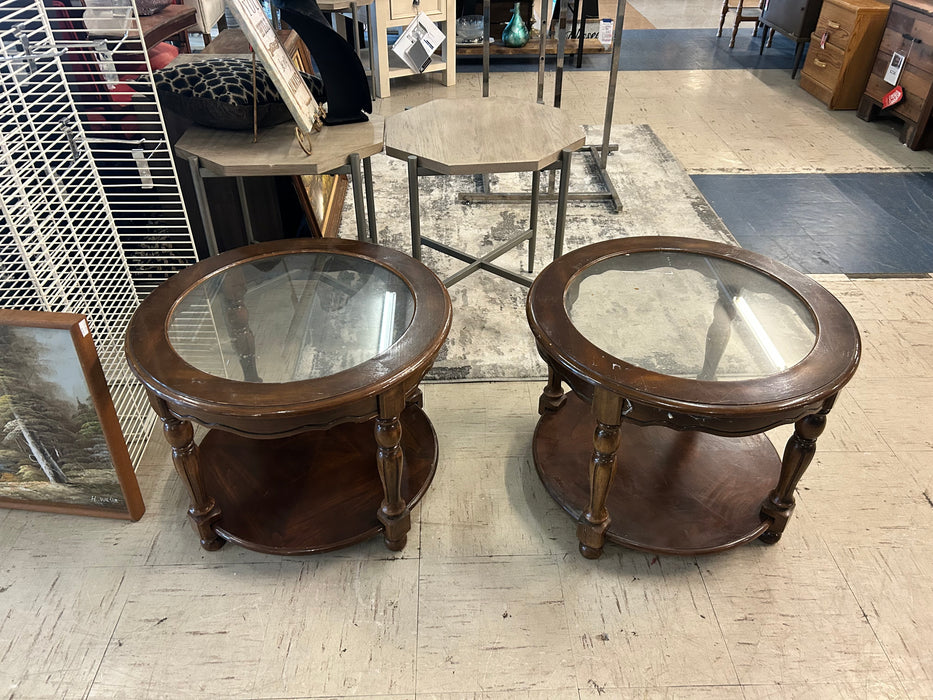 Wood round side end table with glass top 34034