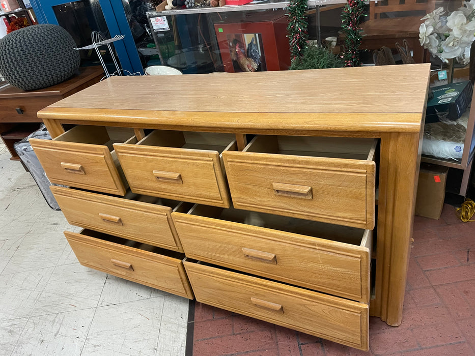 7 drawer wood dresser 33310