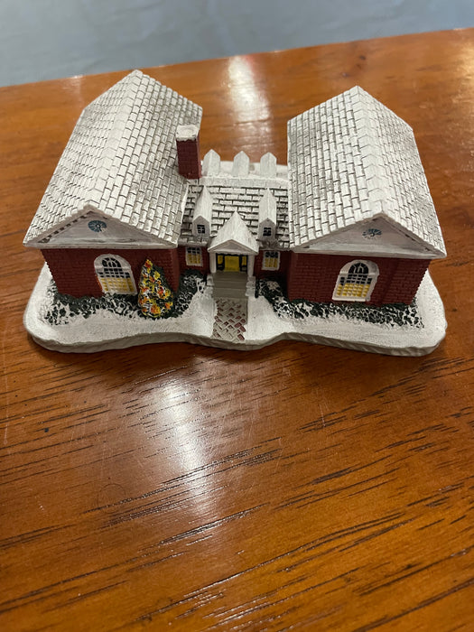 "The Library" village figurine 33333