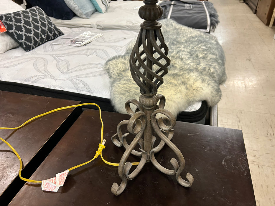 Iron scroll lamp 34057