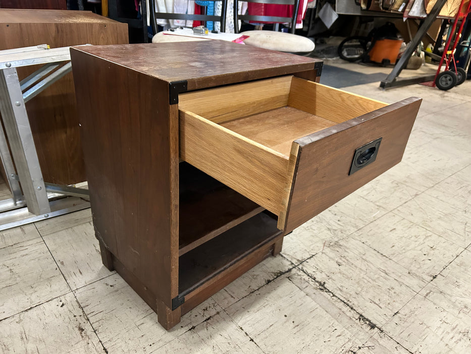 One drawer nightstand 34056