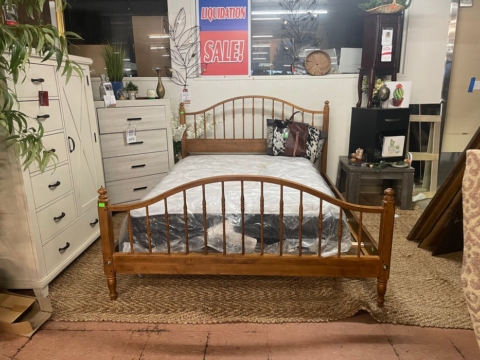 Ethan Allen maple queen bed 33154