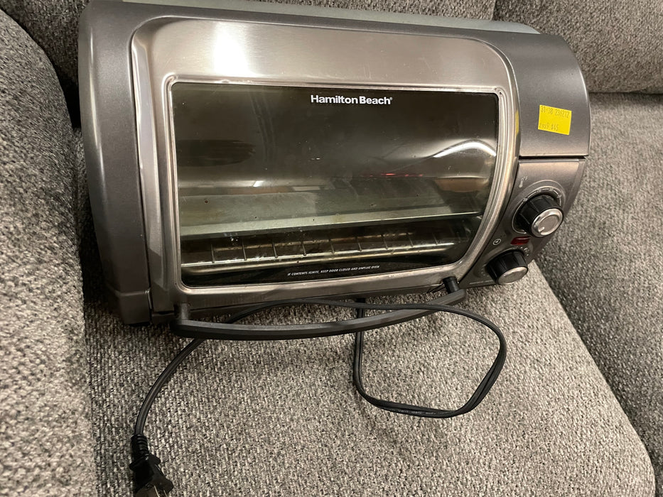 Hamilton Beach easy reach 4 slice countertop toaster oven 31838
