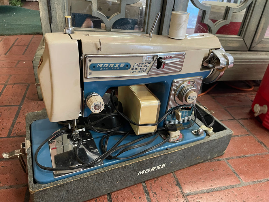 Vintage Morse sewing machine 31982
