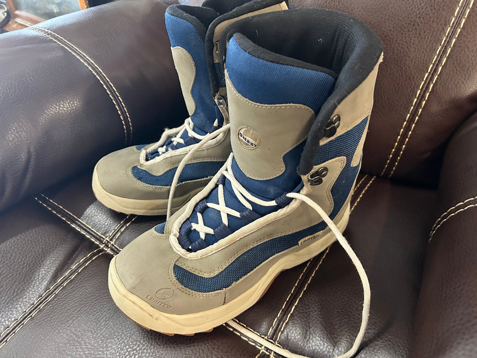 Limited US size 10 snowboarding boots for snowboard 34159