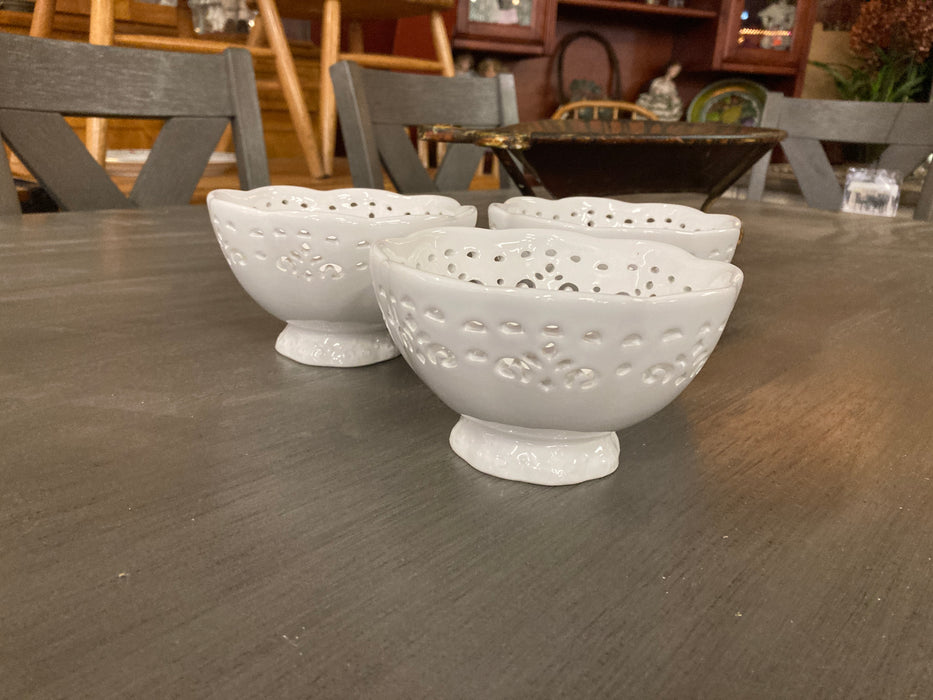 3 piece bowl set white with scalloped edges 31906
