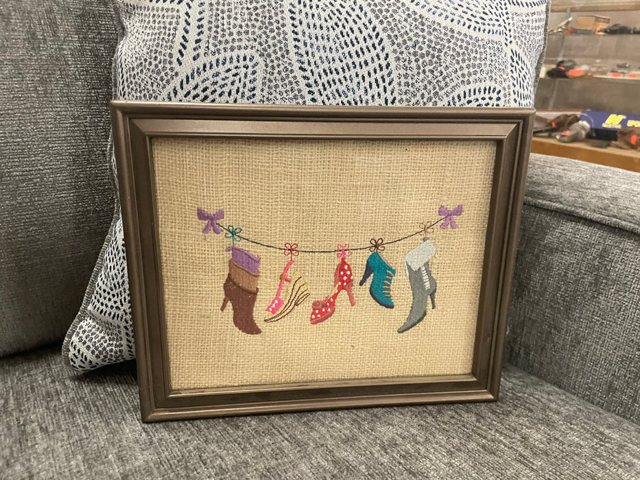 Embroidered shoe picture framed 32039