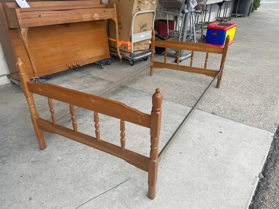 Wood twin bed 32052