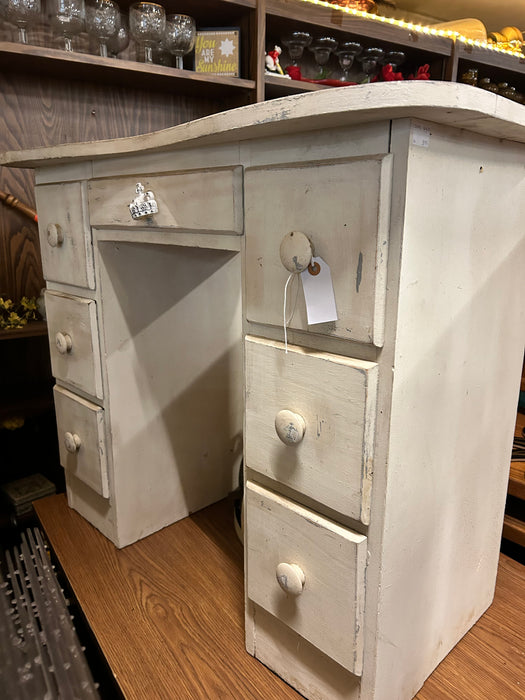 White 7-drawer student desk w/ round white knobs 33482