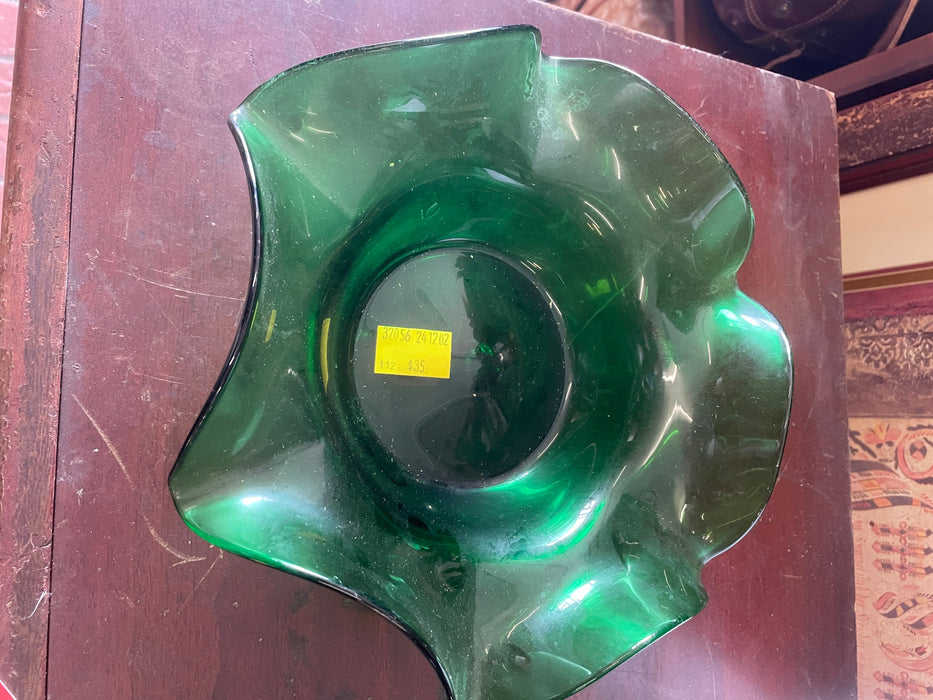 Mid Century Modern emerald green handblown scalloped edge bowl 32056