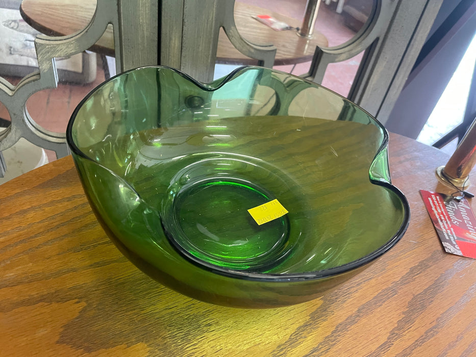 Vintage Anchor Hocking scalloped edge emerald bowl 32057