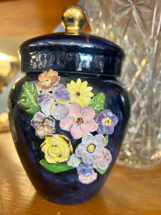 Blue floral vase with lid 33517