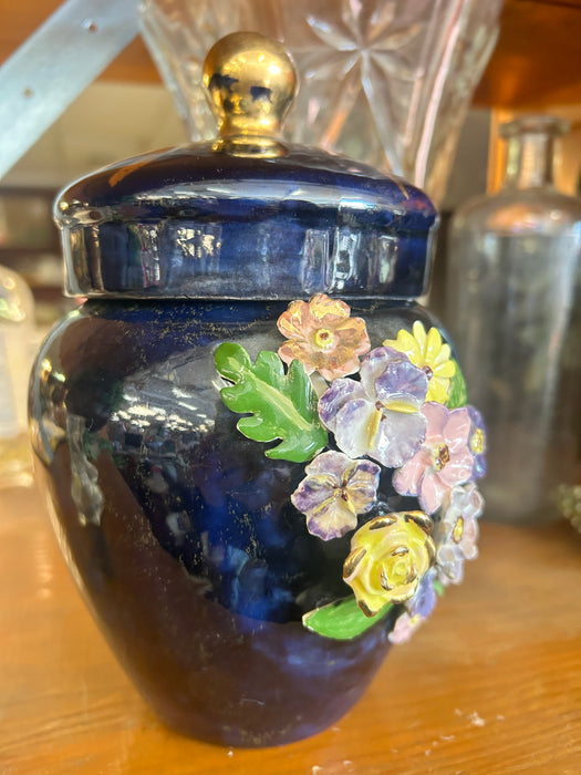 Blue floral vase with lid 33517