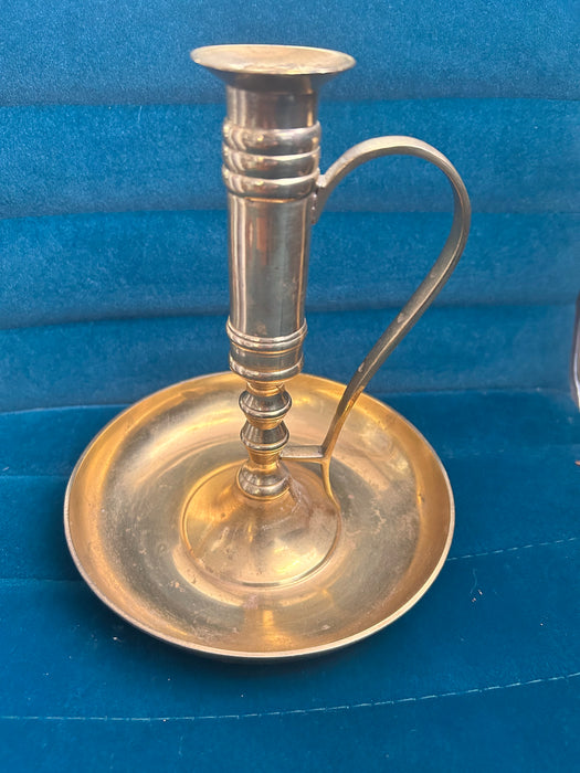 Vintage brass chamberstick candleholder with handle 33518