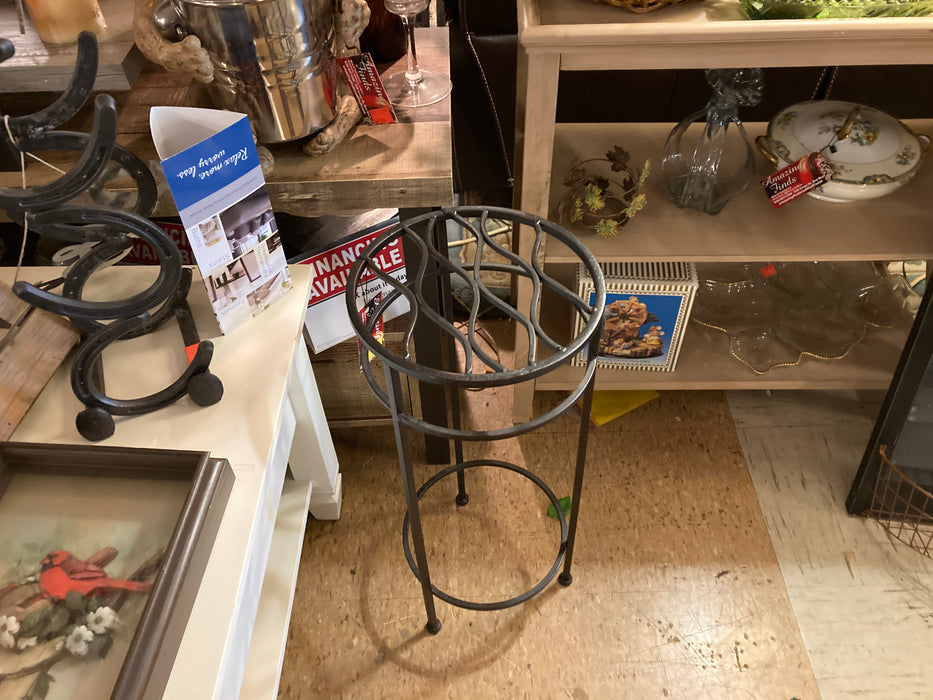 Metal plant stand 32063