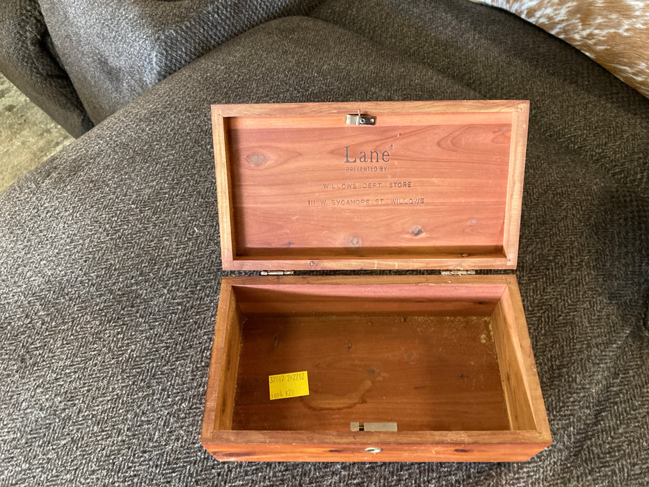Small Lane cedar storage box chest 32087