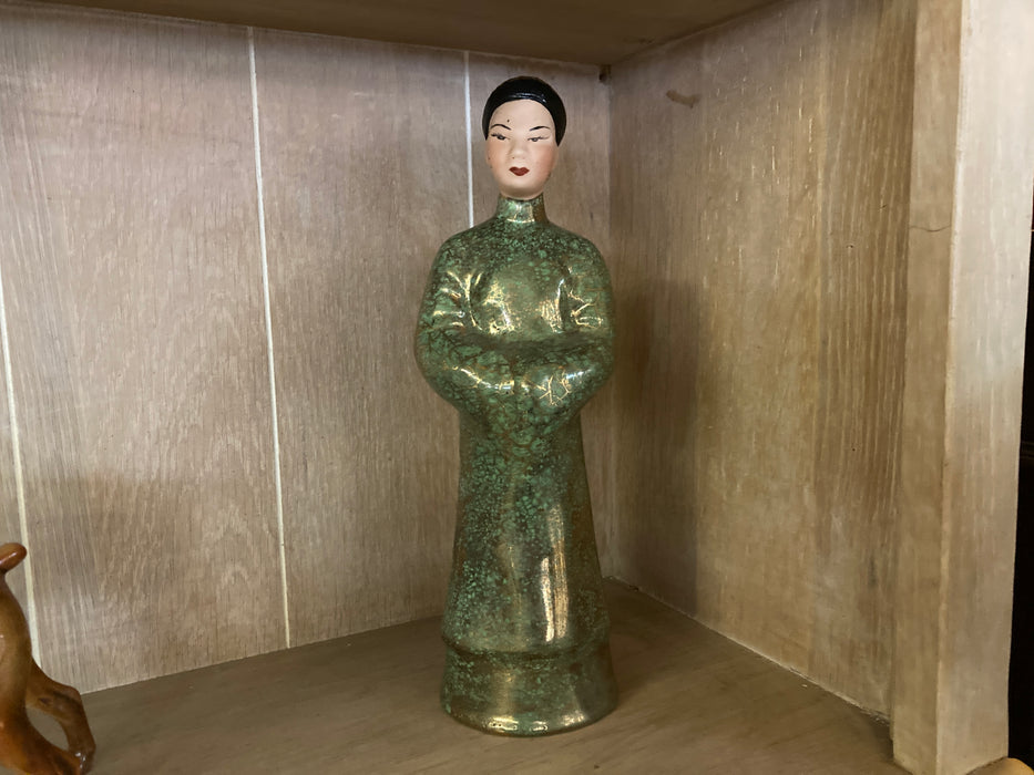 Mid century Chinese ceramic figurine 32089