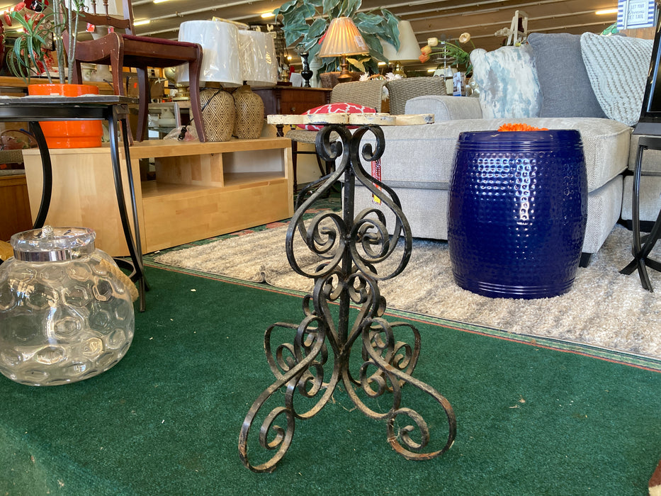 Large metal plant stand 32098