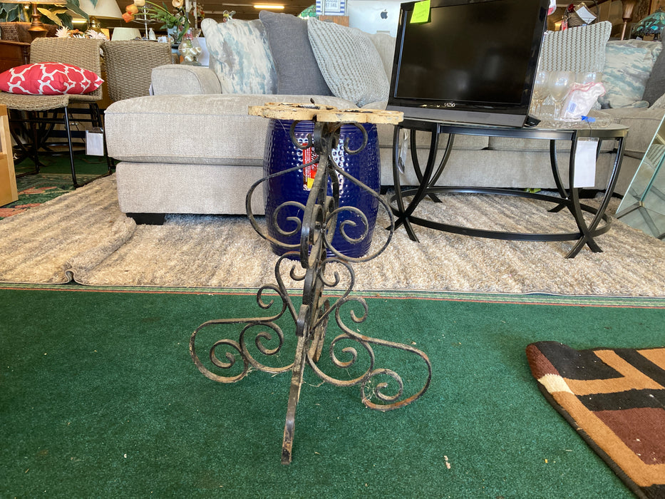 Large metal plant stand 32098