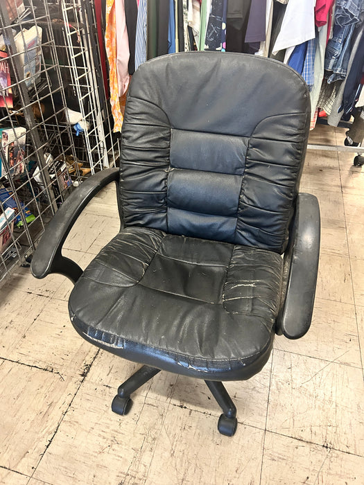 Upholstered faux leather black computer desk chair 34067