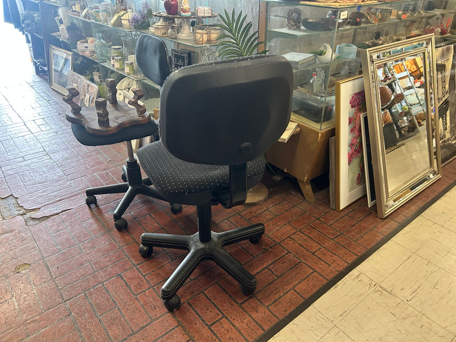 Black upholstered office desk chair 34087