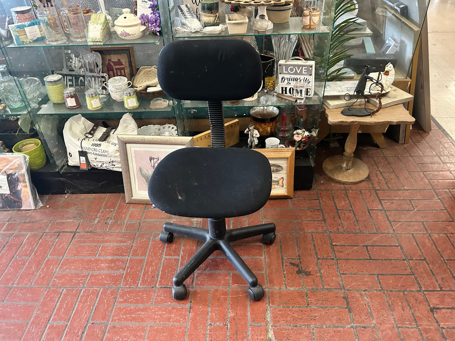 Black office desk chair 34089